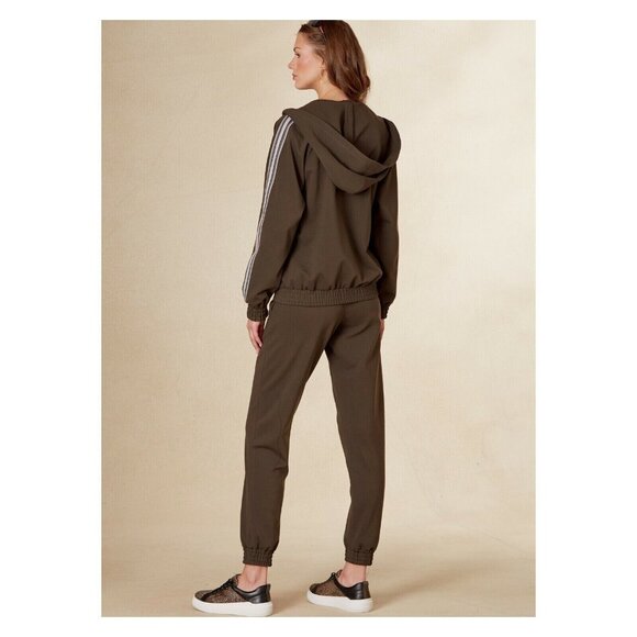 Vogue V1832 Misses XS to XXL Joggers and Jacket Uncut Sewing Pattern 2021 - Picture 8 of 10